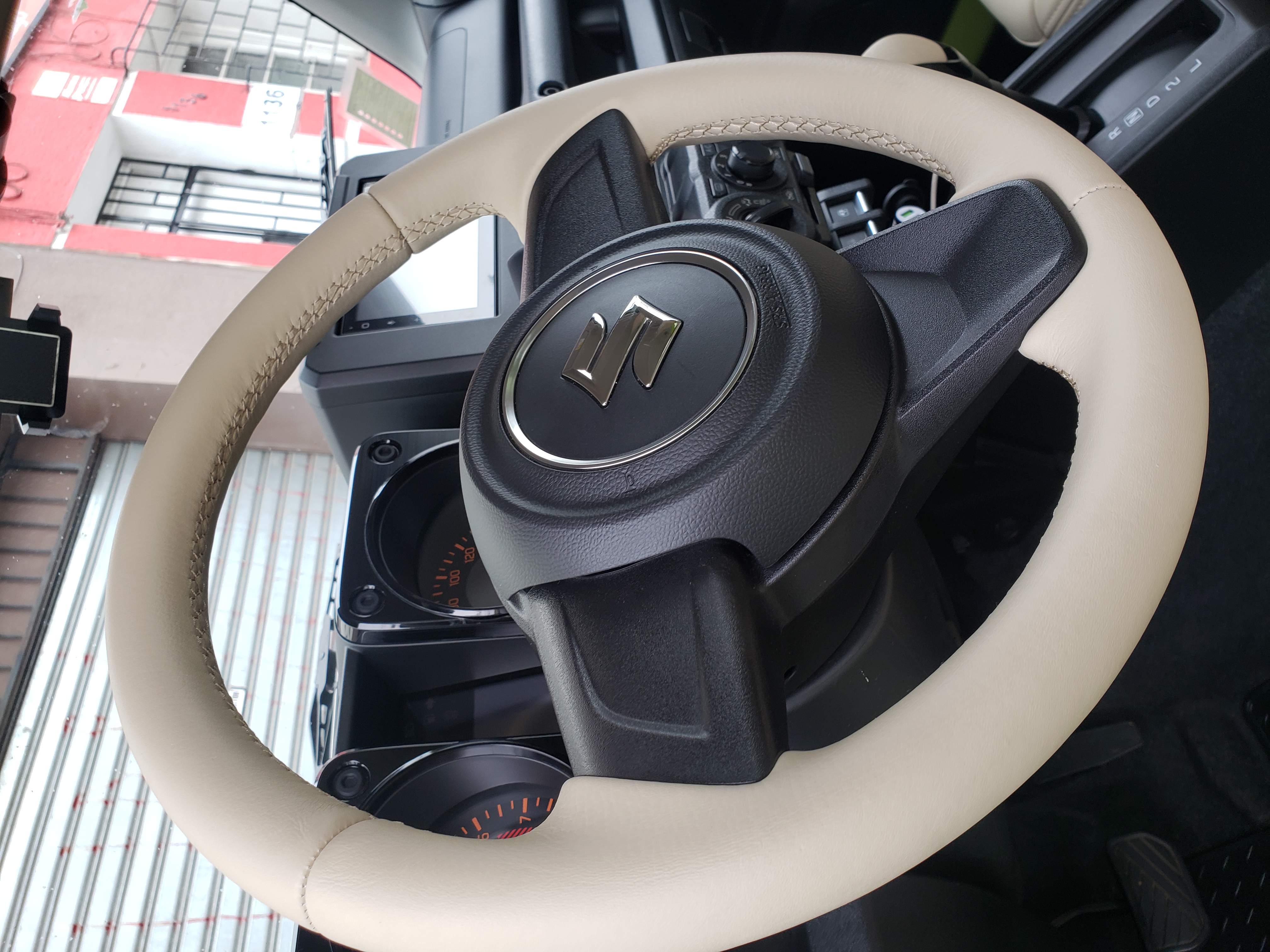 Tapicería volante en cuero natural