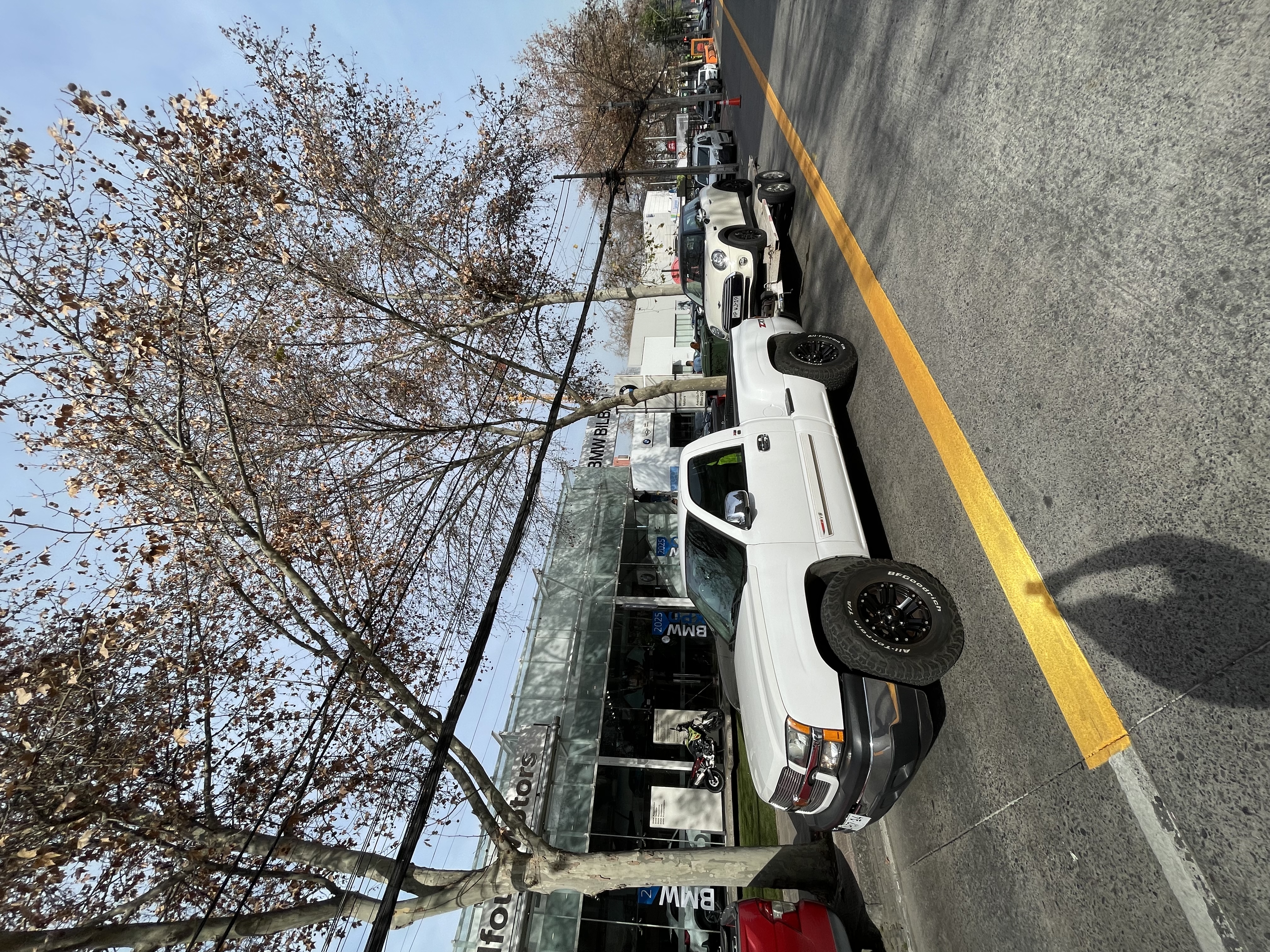 Tenemos capacidad para trasladar vehículos bajos.