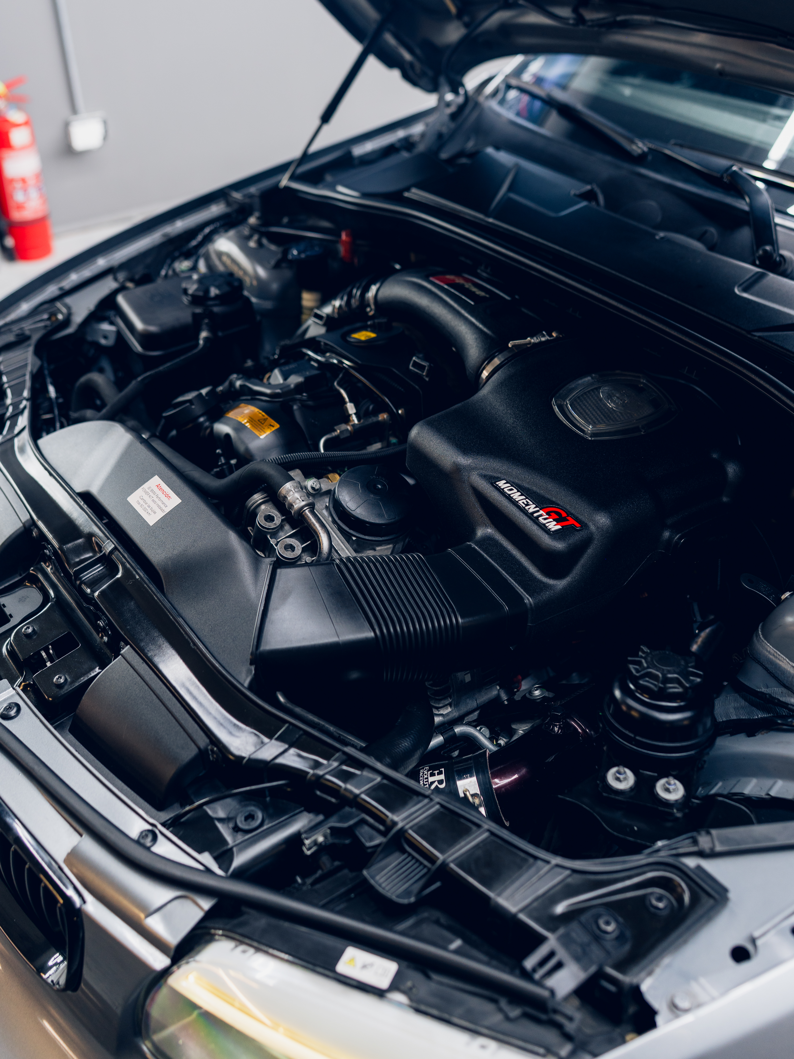 Limpieza detallada de motor con vapor e hidratación