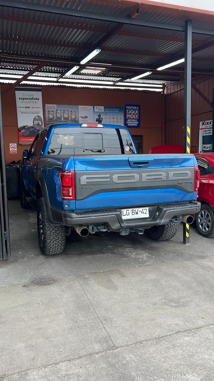 Cambio de discos y pastillas traseras Ford F150 Raptor.