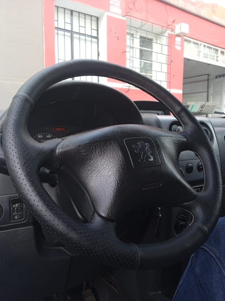 Tapicería volante en cuero natural