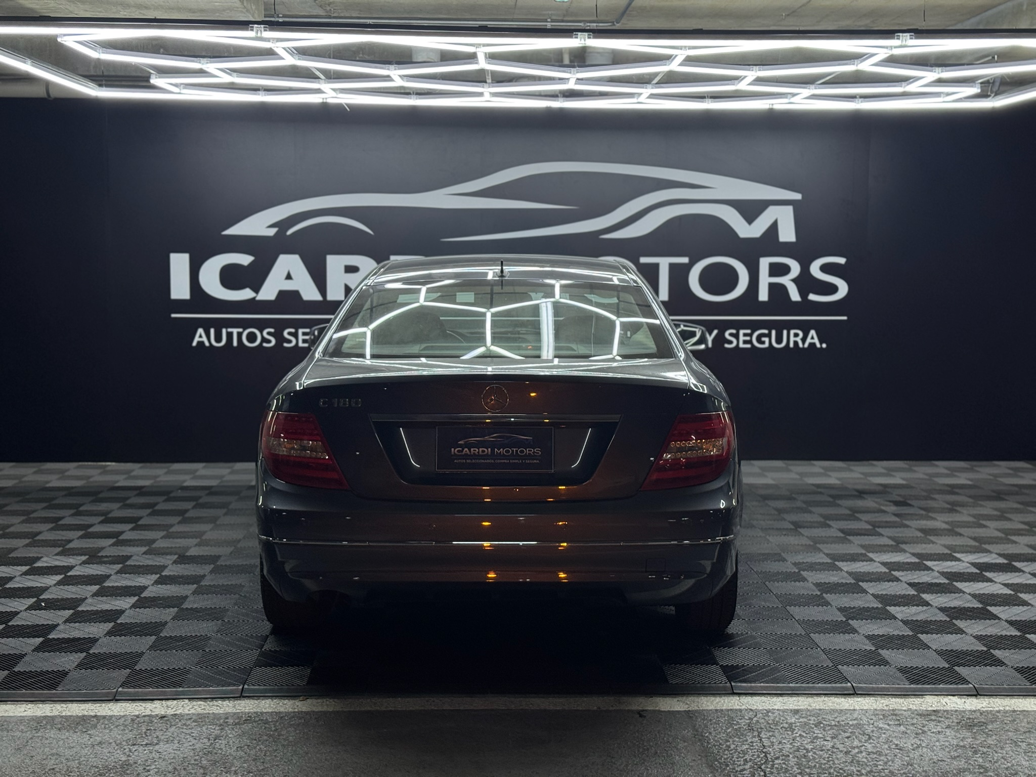 Mercedes-Benz C180 — foto 6 de 12