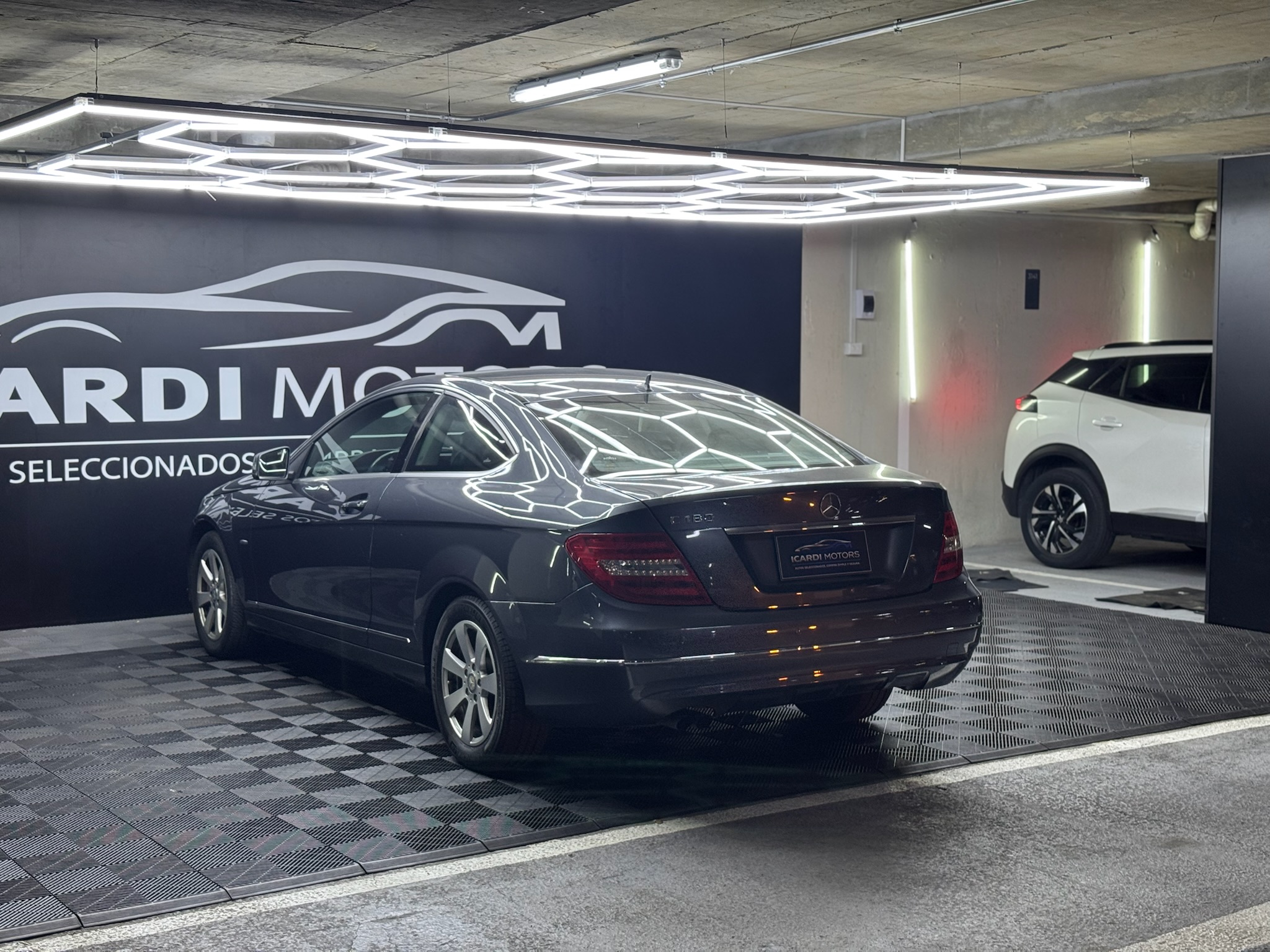 Mercedes-Benz C180 — foto 7 de 12