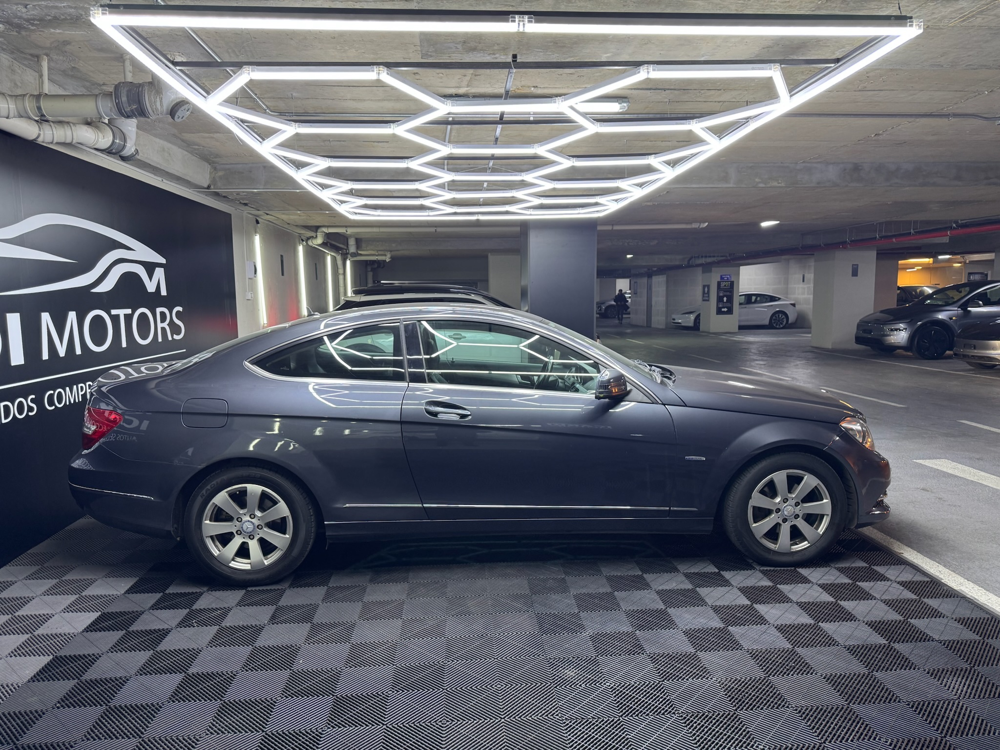 Mercedes-Benz C180 — foto 4 de 12