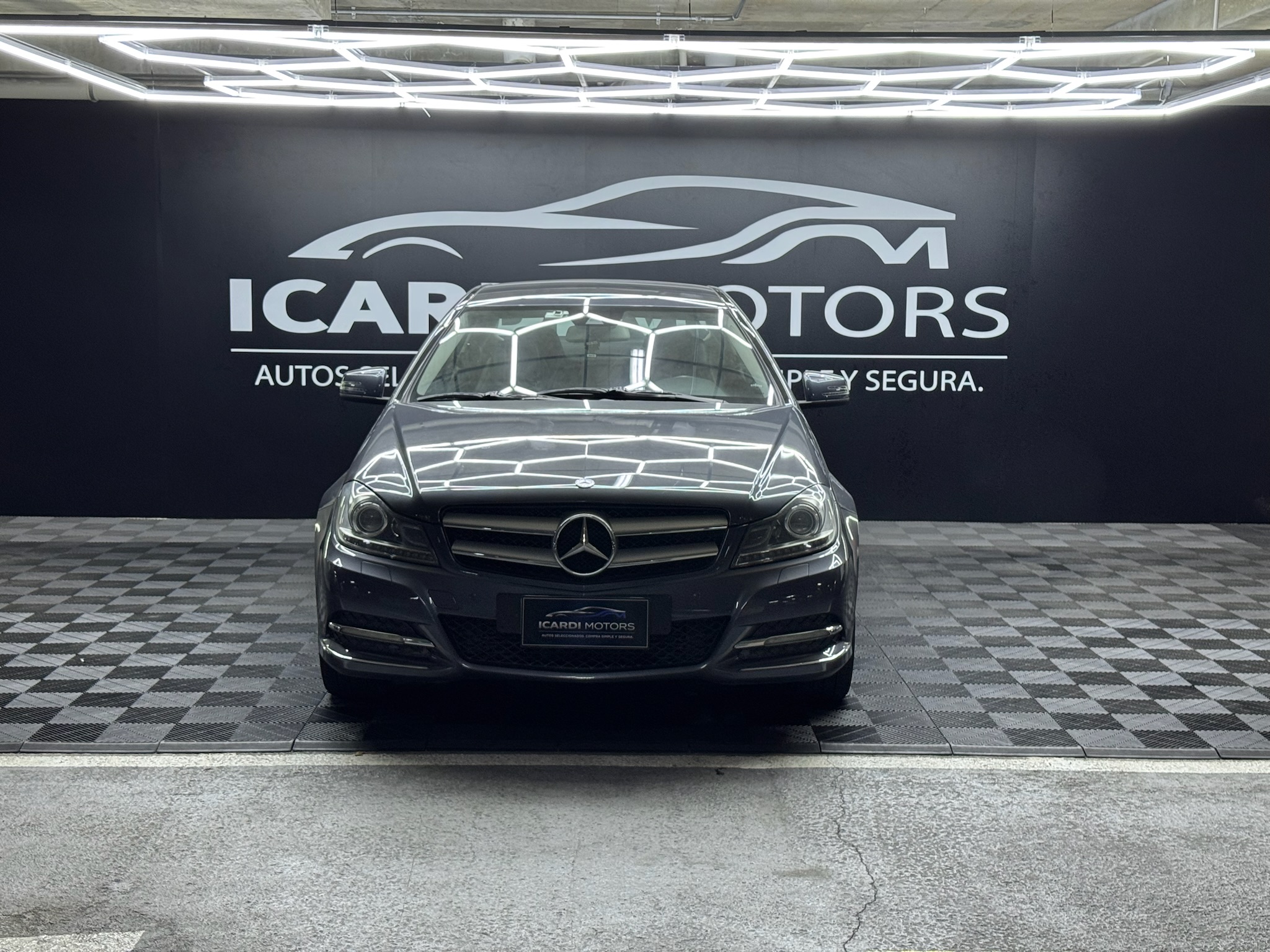 Mercedes-Benz C180 — foto 2 de 12