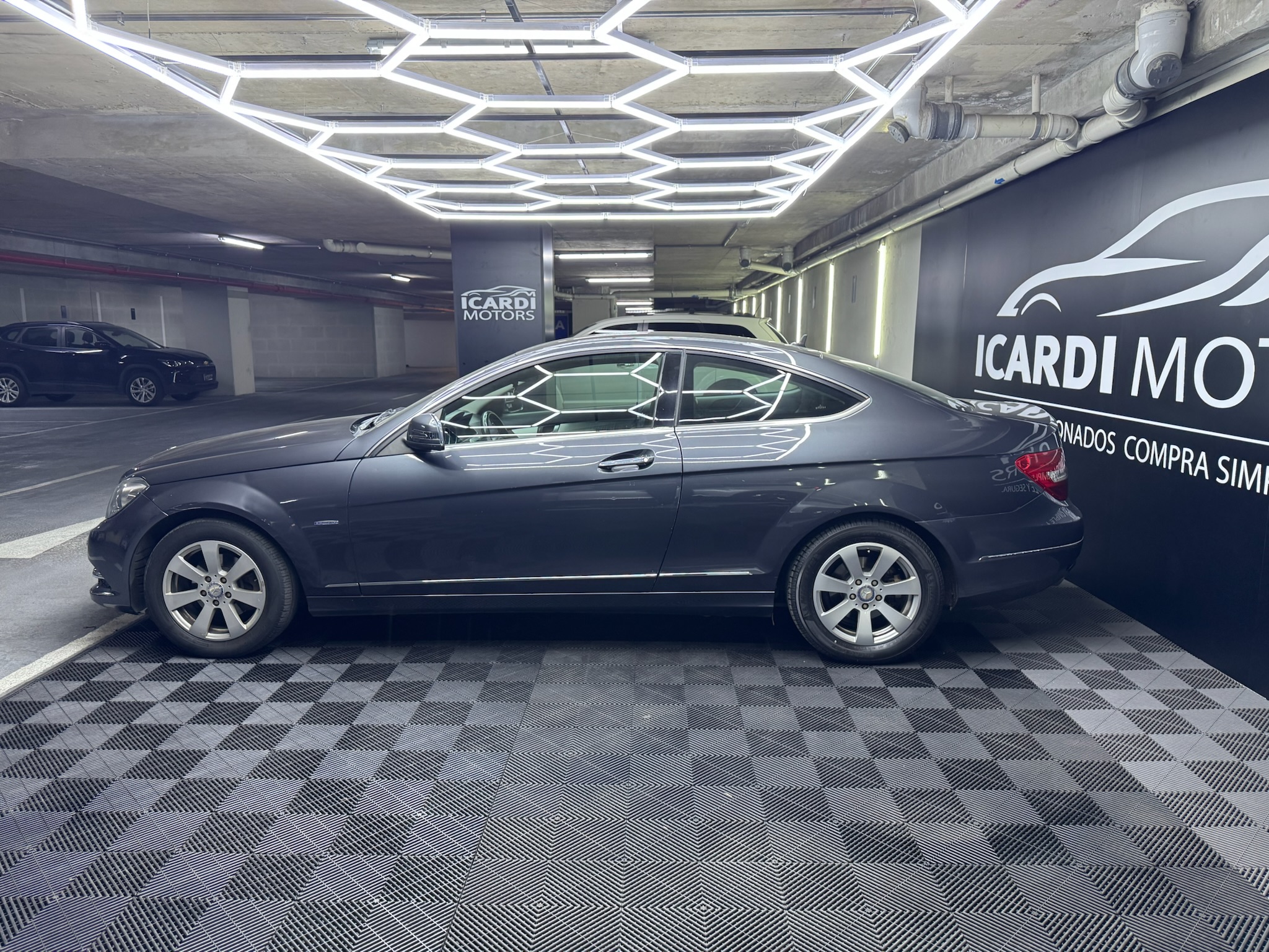 Mercedes-Benz C180 — foto 3 de 12