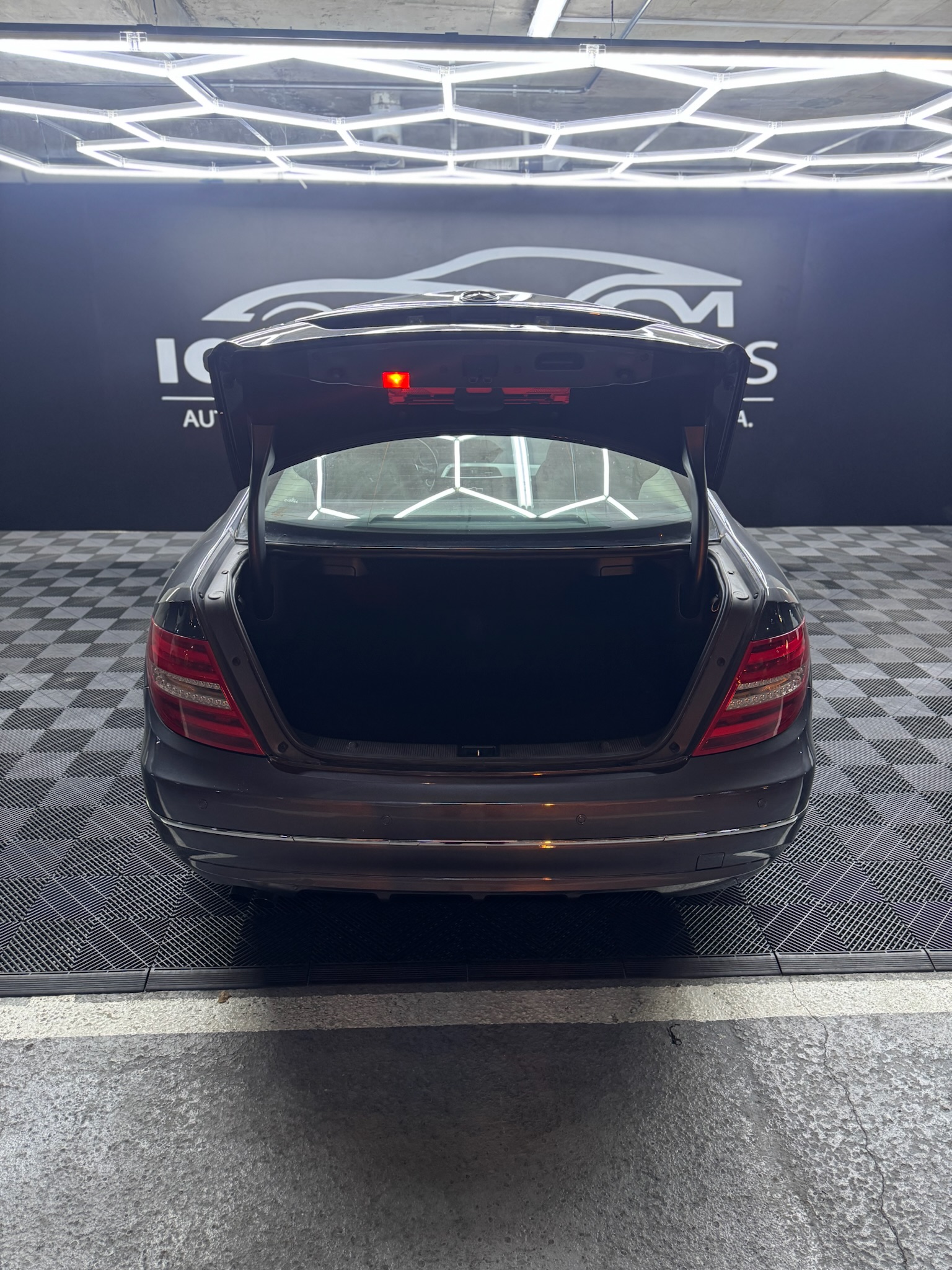 Mercedes-Benz C180 — foto 12 de 12