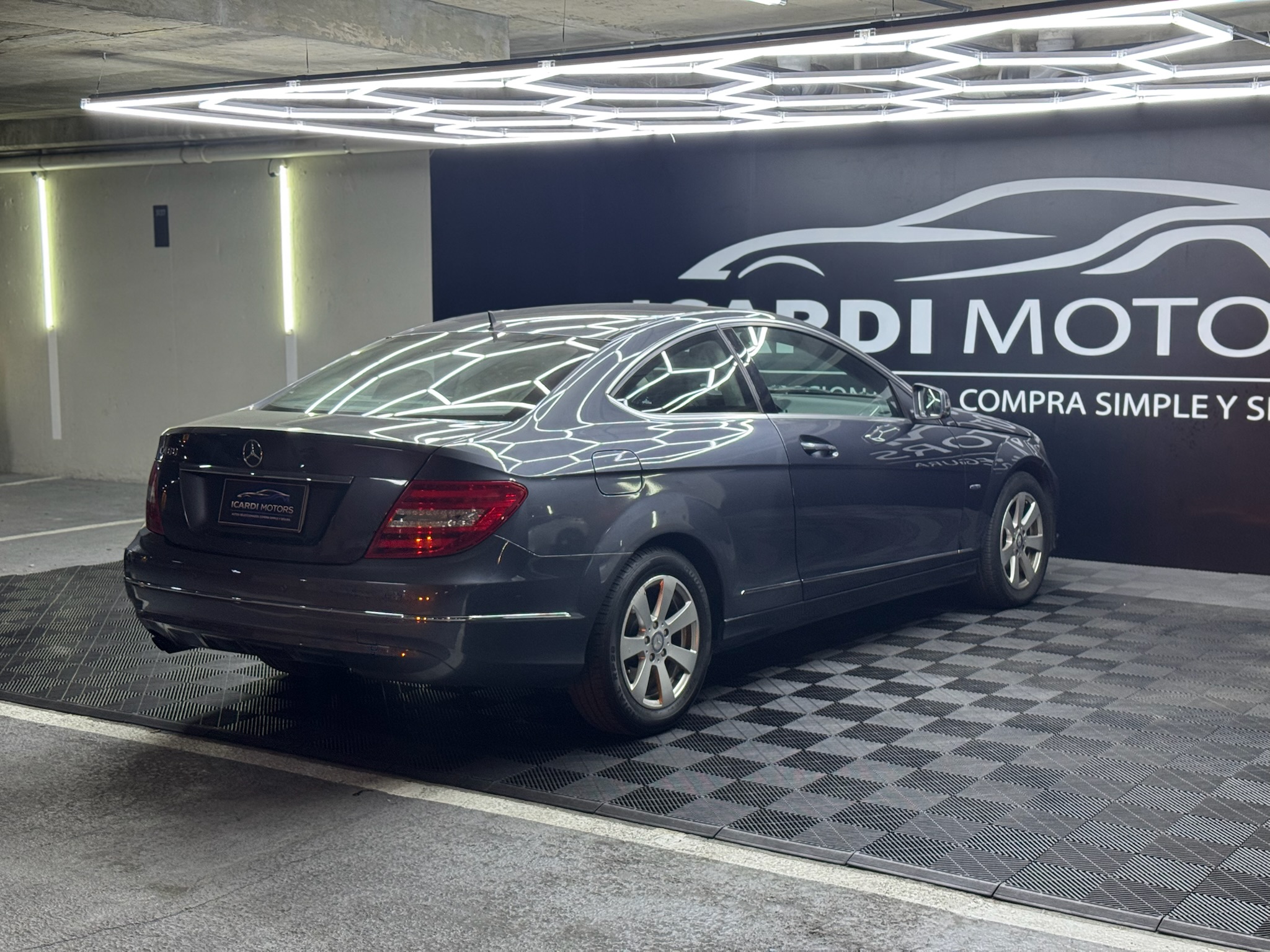 Mercedes-Benz C180 — foto 8 de 12