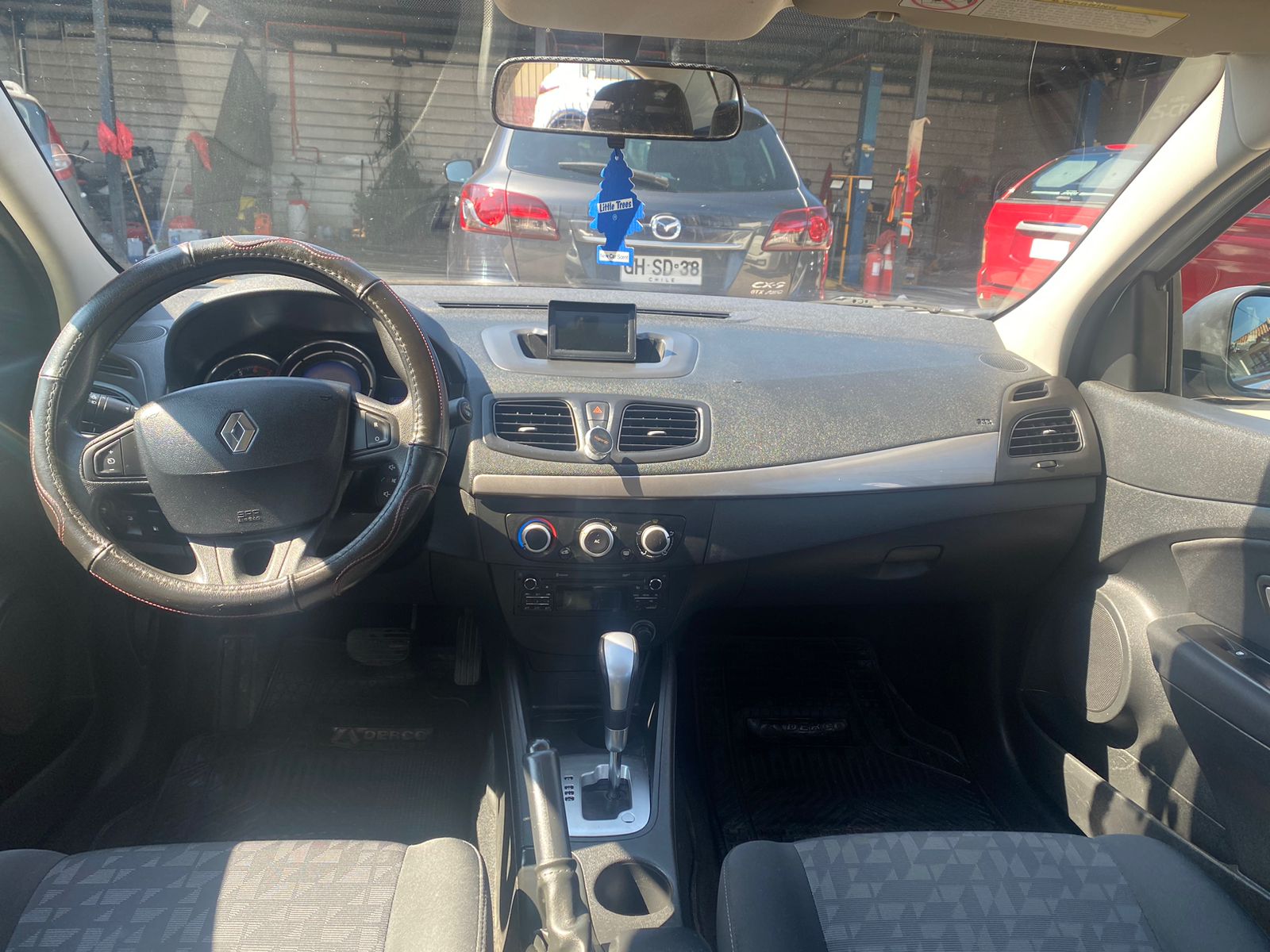 Renault Fluence — foto 2 de 6