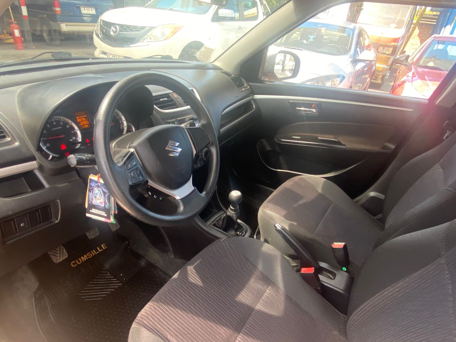 Suzuki Swift — foto 5 de 6