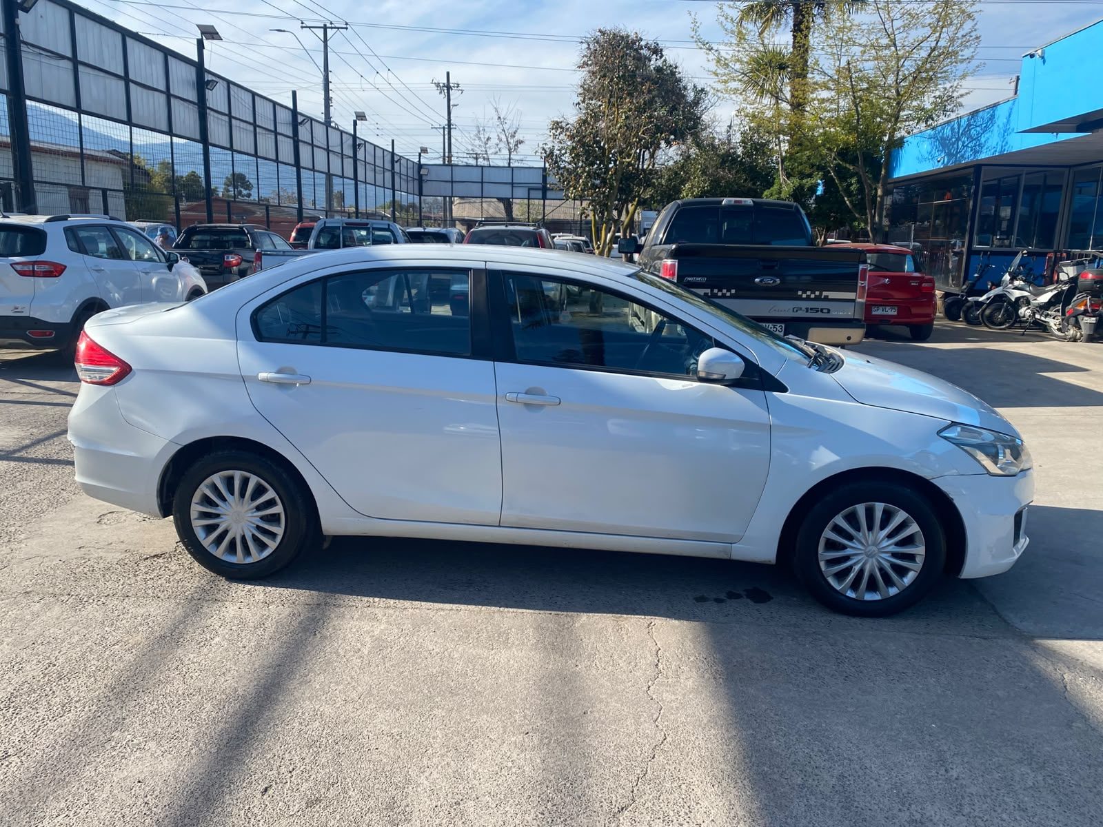 Suzuki Ciaz — foto 2 de 6