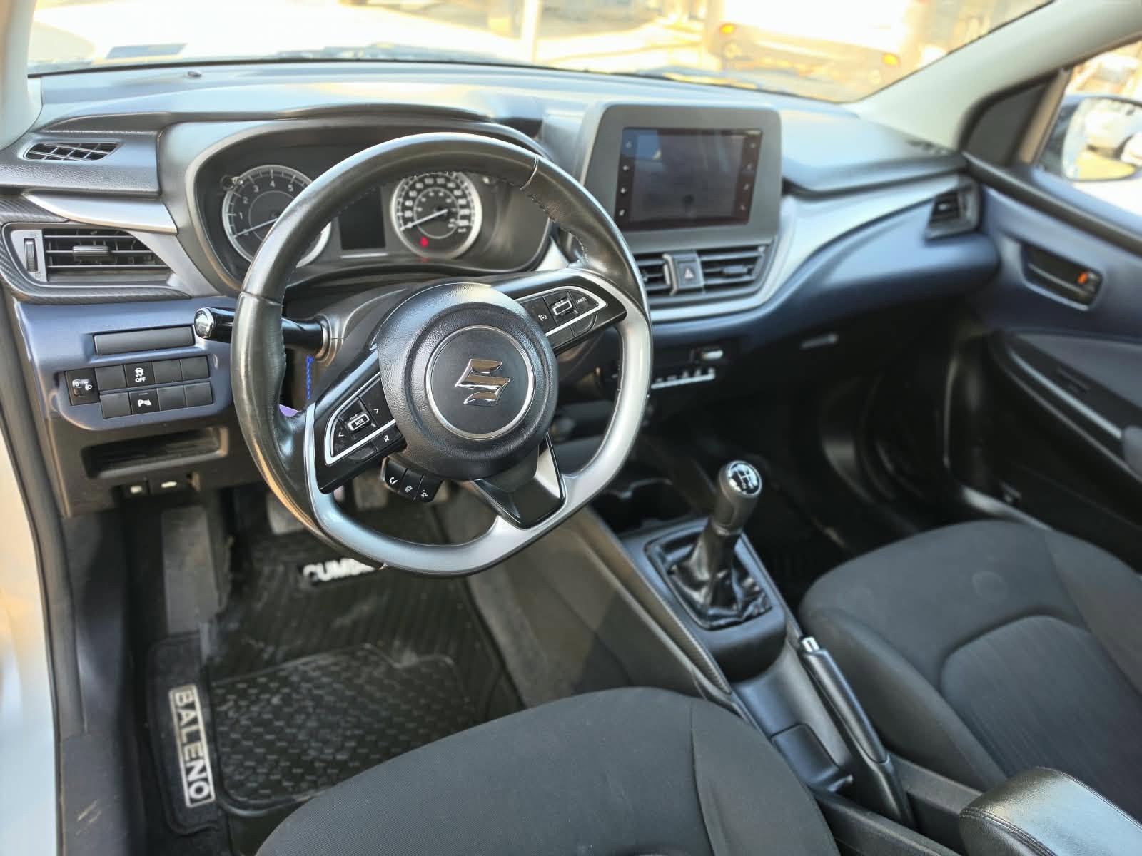Suzuki Baleno — foto 3 de 6