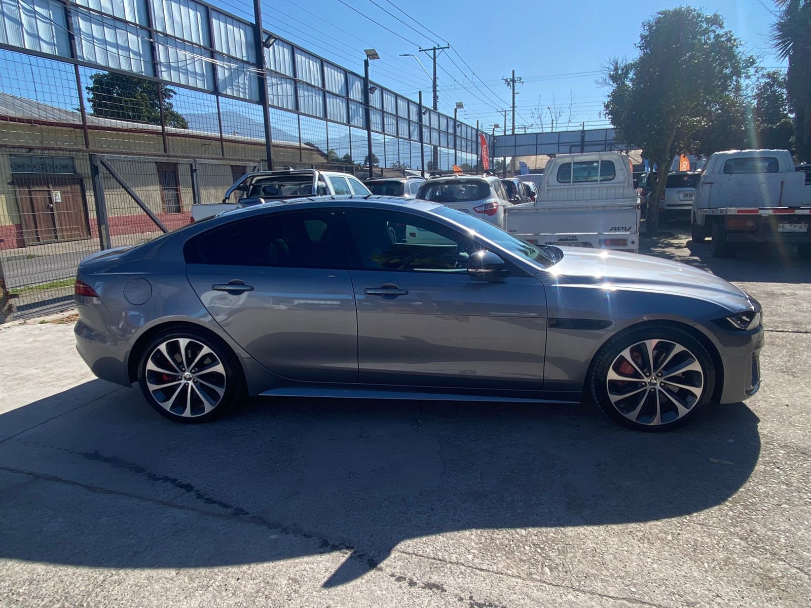 Jaguar Xe — foto 3 de 6