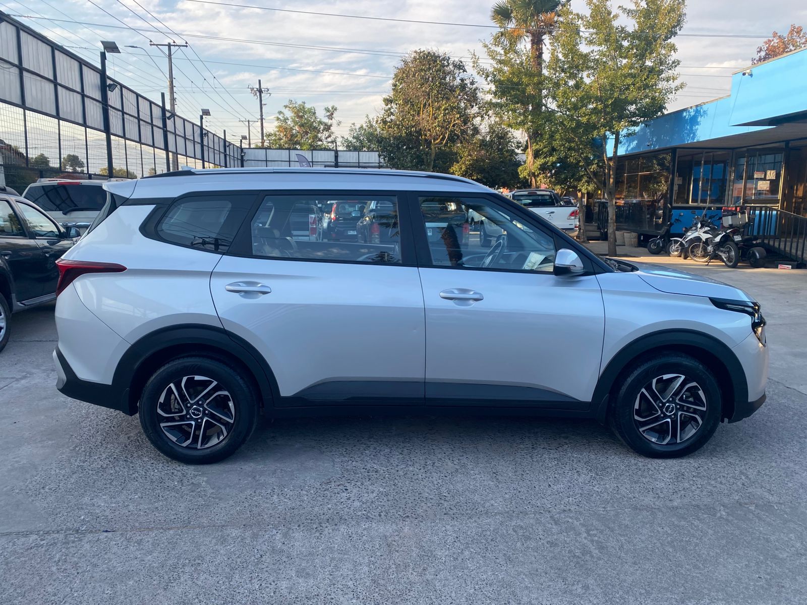 KIA Carens — foto 2 de 6