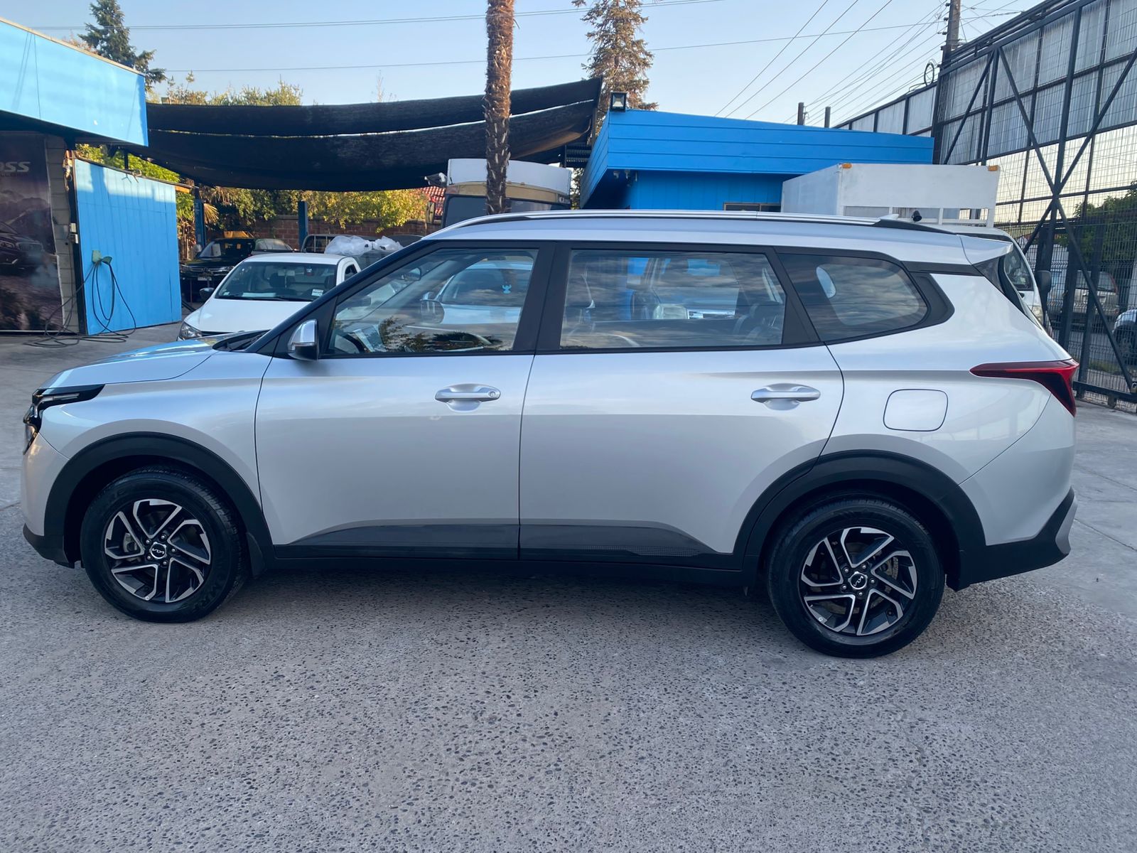 KIA Carens — foto 3 de 6