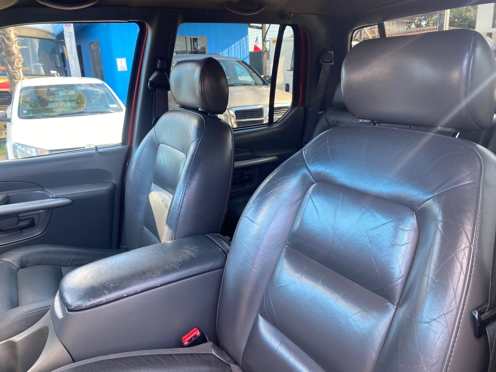 Ford Explorer — foto 6 de 12
