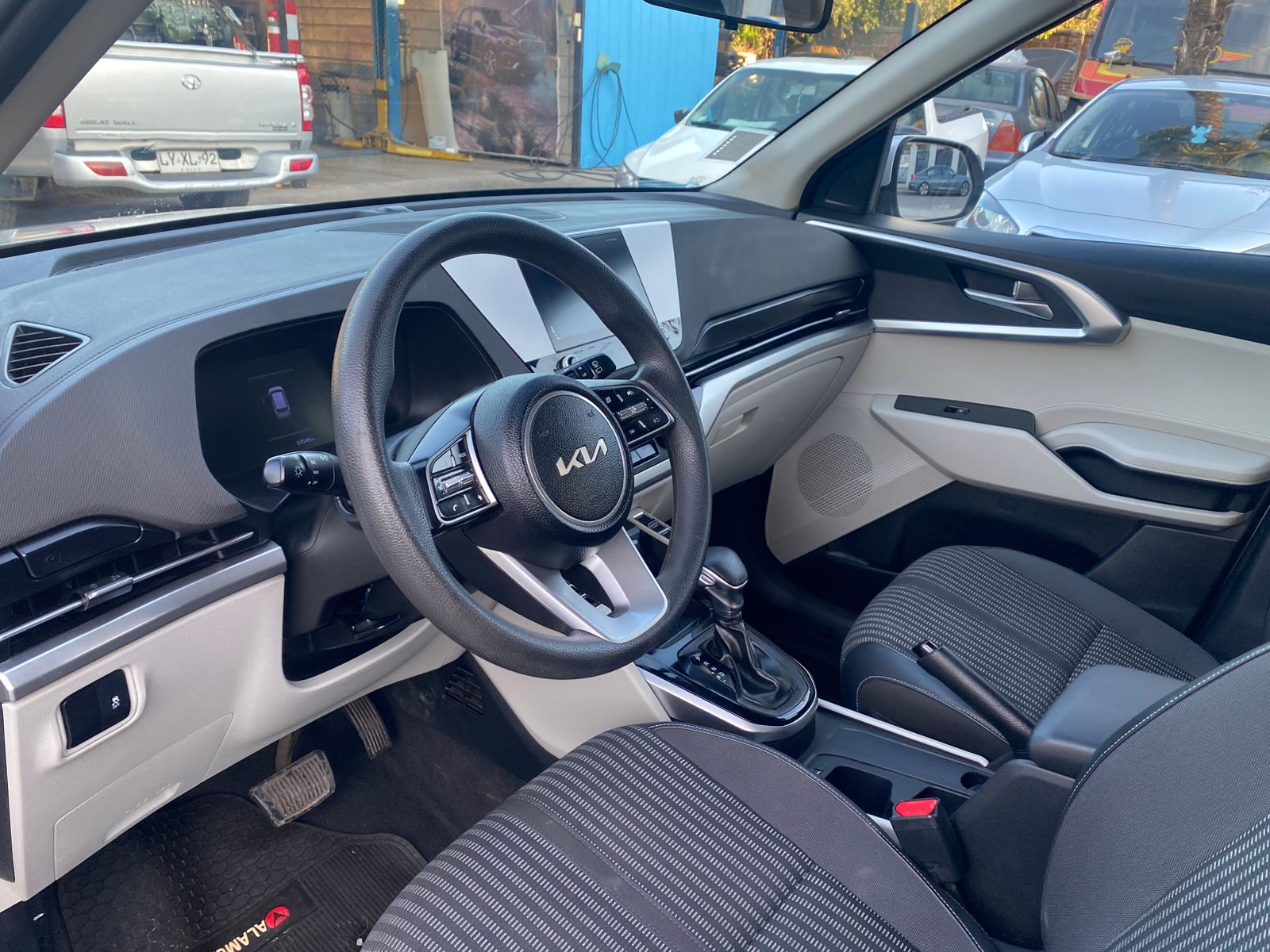 KIA Carens — foto 5 de 6