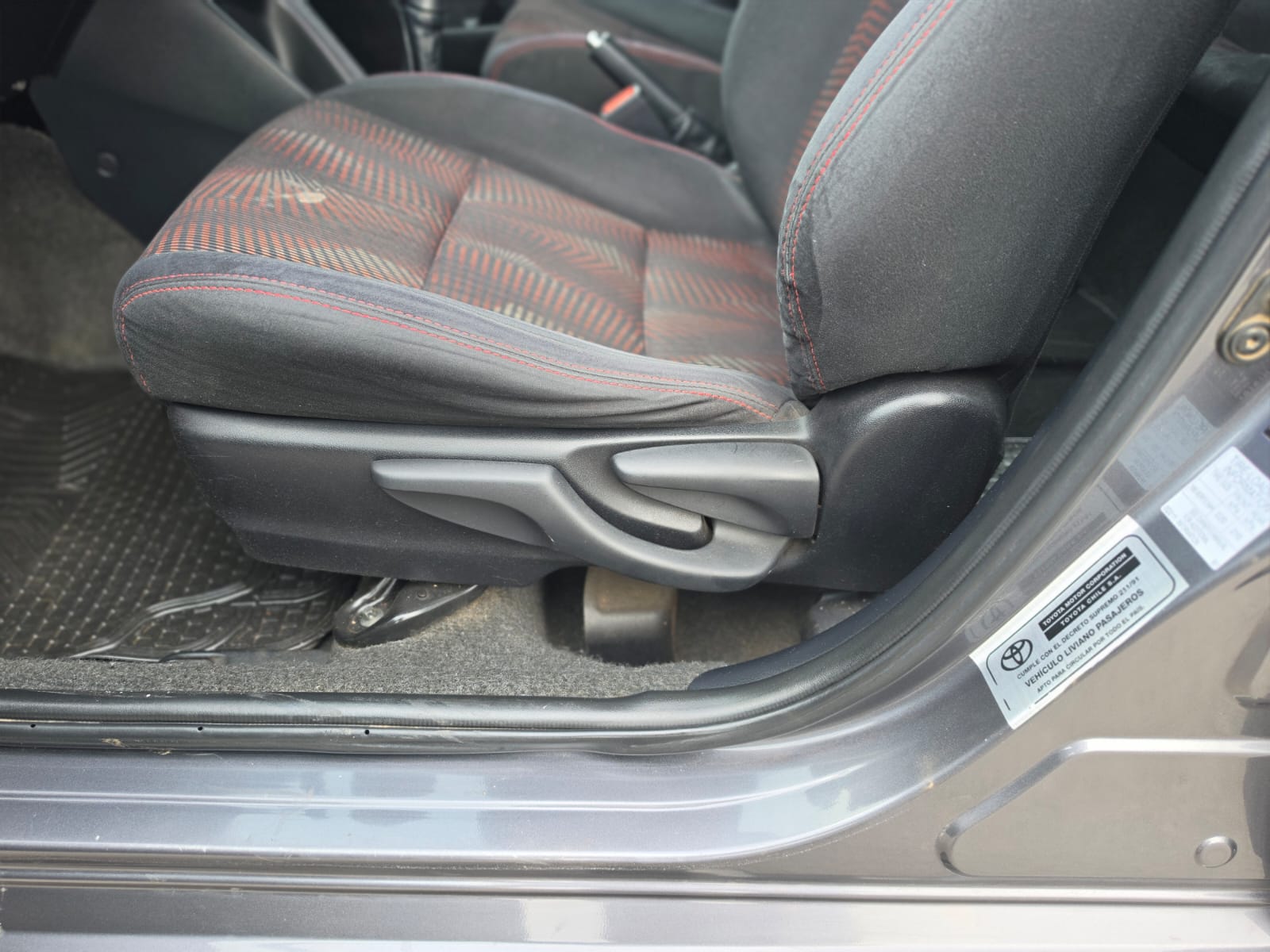 Toyota Yaris Sport — foto 6 de 6