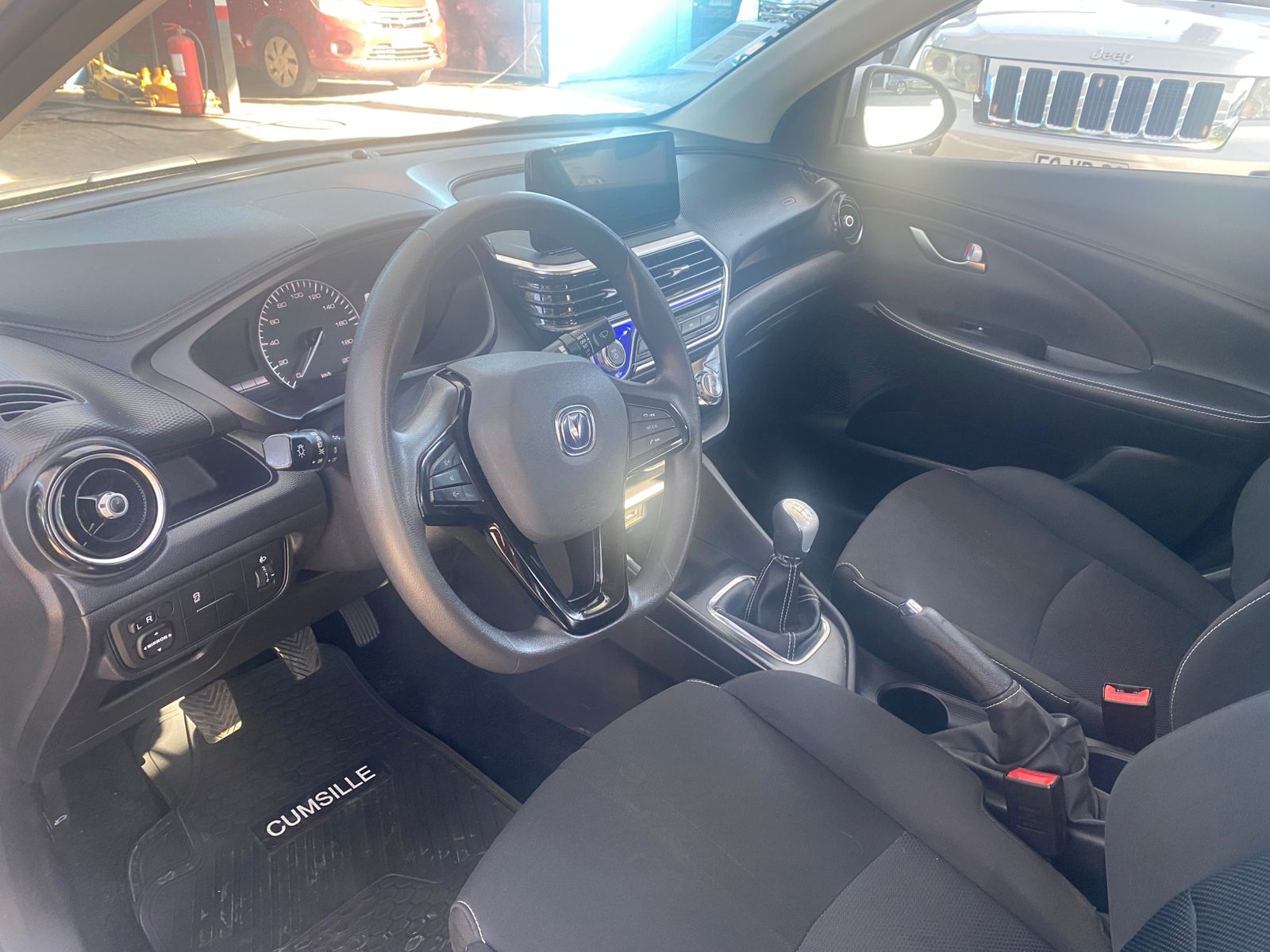 Changan Alsvin — foto 5 de 6