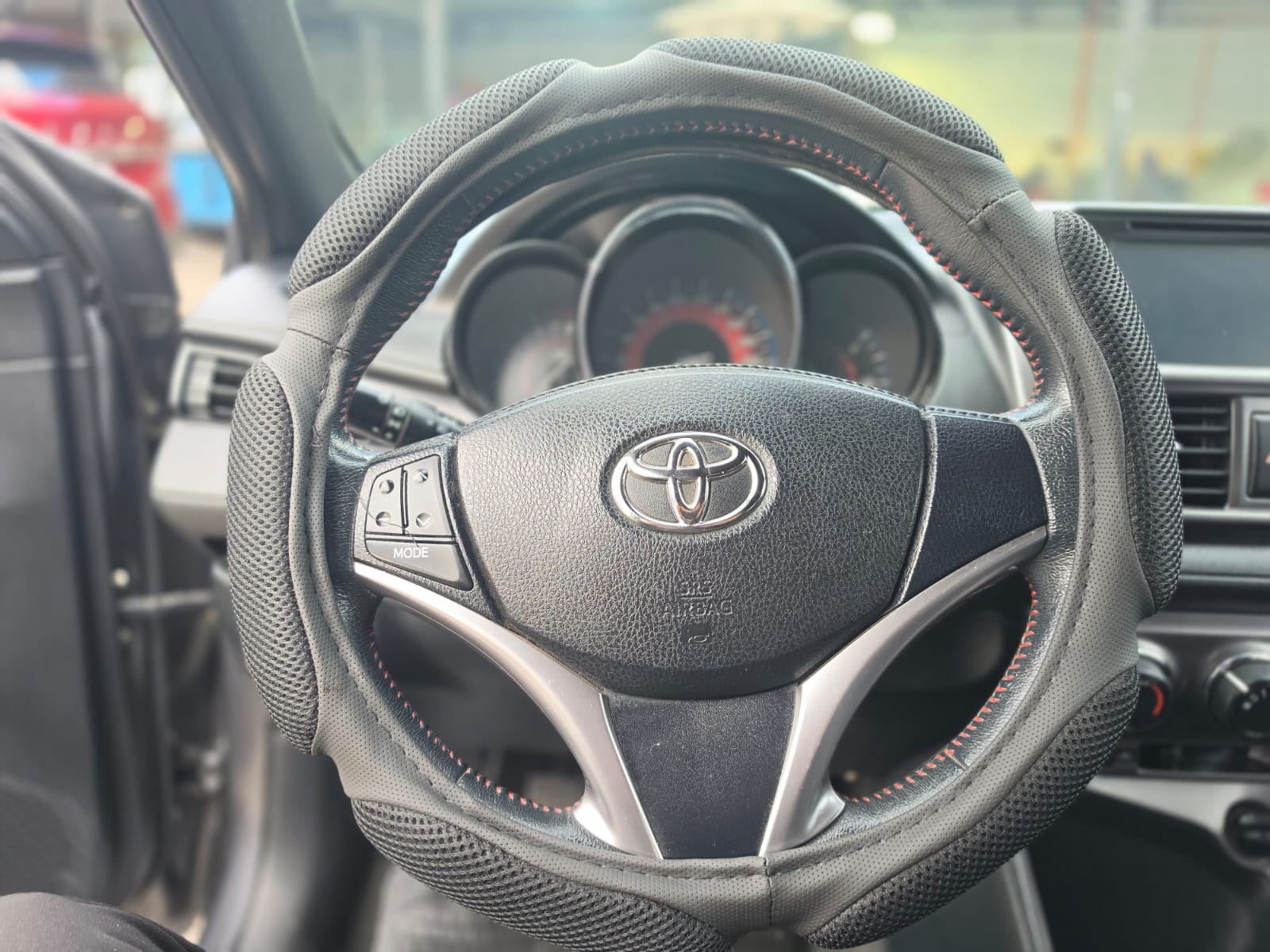 Toyota Yaris Sport — foto 5 de 6