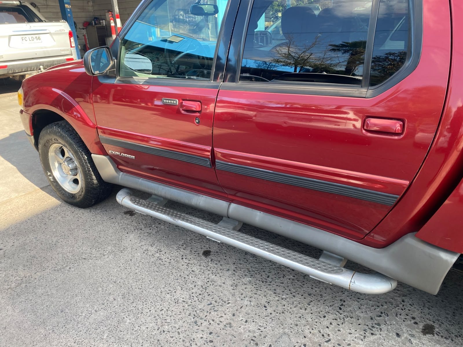 Ford Explorer — foto 10 de 12