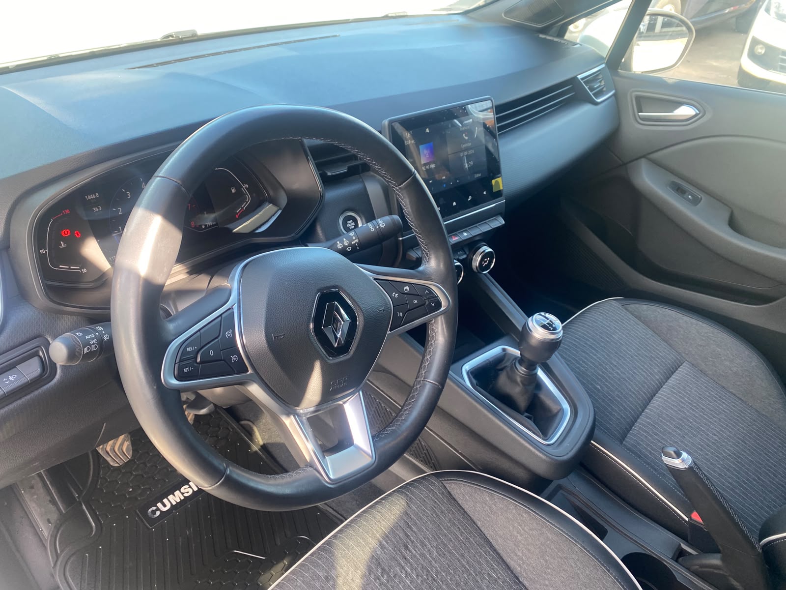 Renault Clio — foto 5 de 6
