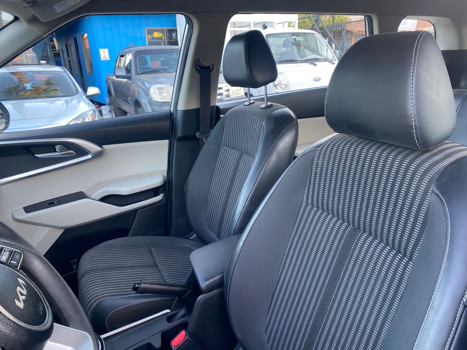 KIA Carens — foto 6 de 6