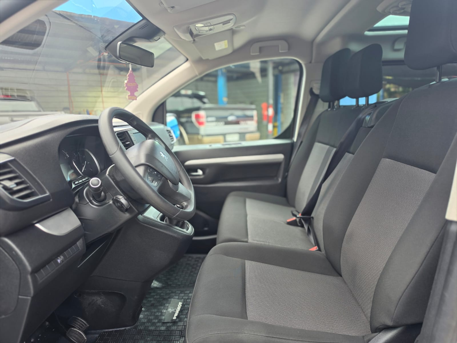 Peugeot Traveller — foto 6 de 6