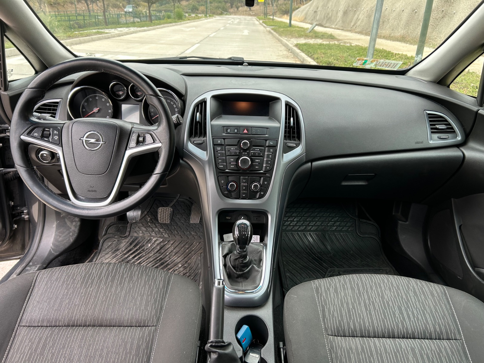 Opel Astra — foto 8 de 11