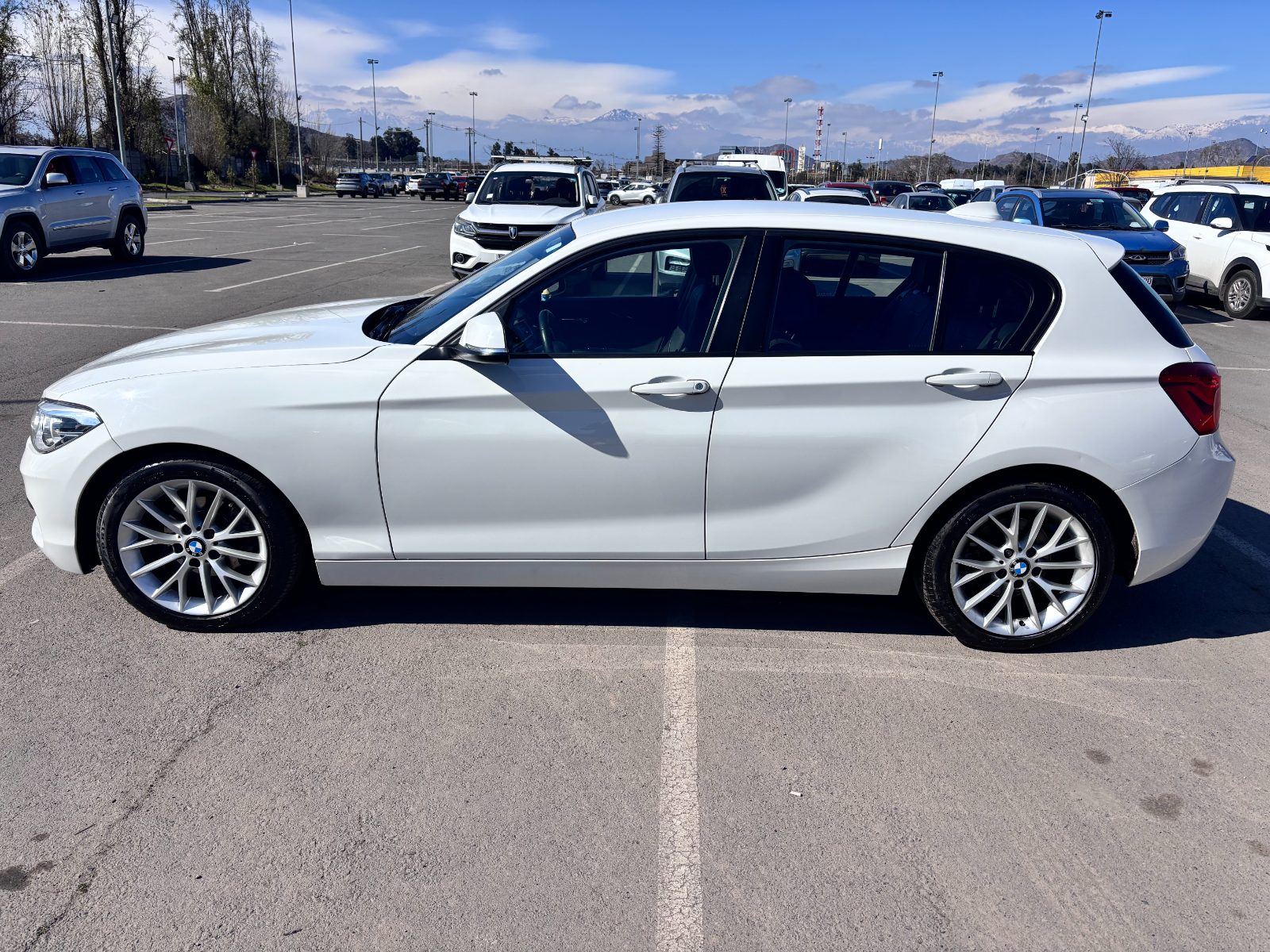 BMW 118I — foto 3 de 9