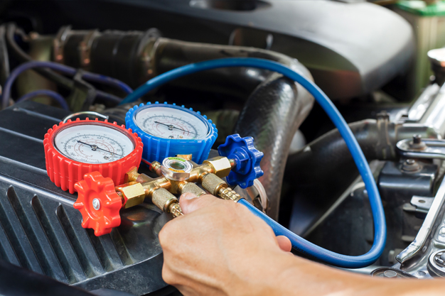 Carga de aire acondicionado y prueba de fugas