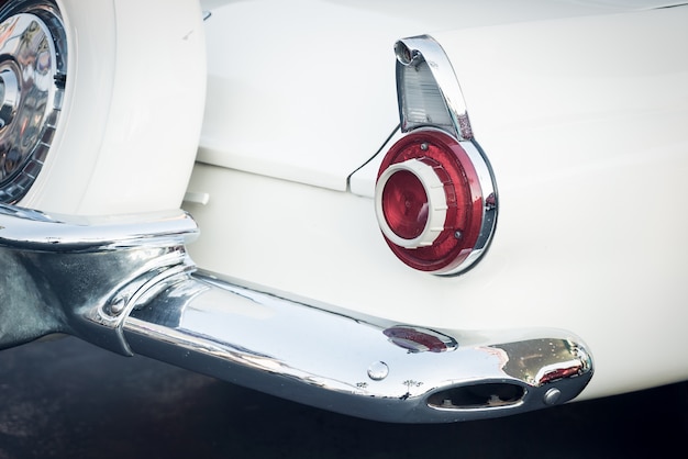 Restauración de molduras y emblemas