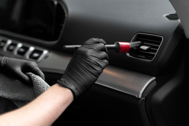 Detailing interior/ cueros/ plásticos